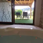 Papillon 6 A14 Personnes - Jacuzzi Жерарме
