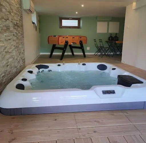 Hébergement de vacances Papillon 6 à14 Personnes - Jacuzzi